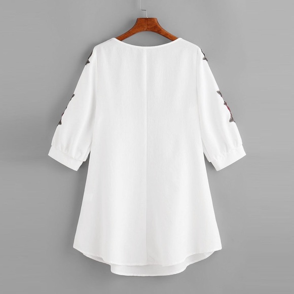 Last 3! White Embroidered Floral Lace Top - Picture 2 of 8