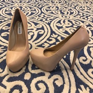 Steve Madden nude leather platform high heels
