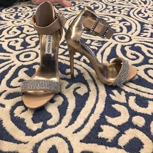 Steve Madden nude gold and stone high heels