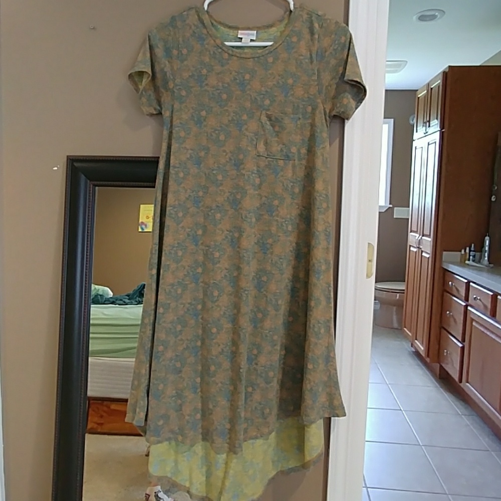 Carly lularoe