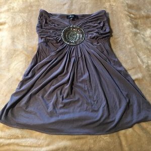 Sweetheart neckline with embellished front