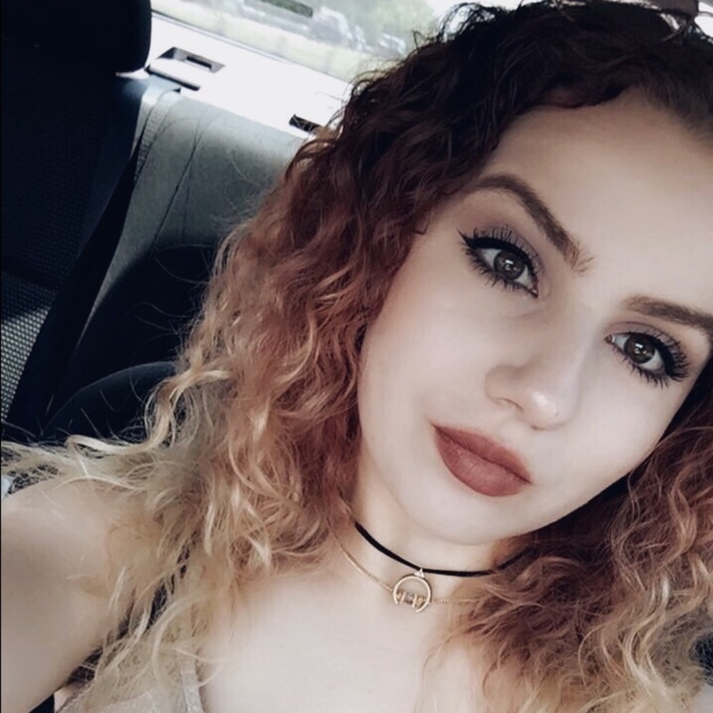 Meet your Posher, Bella