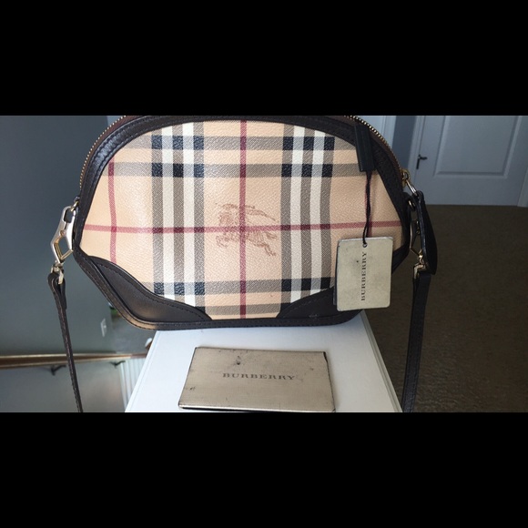 100% authentic Burberry sling bag - Picture 2 of 8