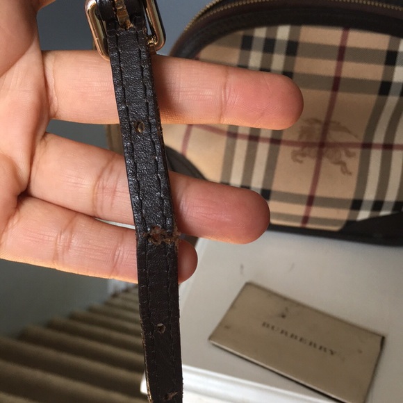 100% authentic Burberry sling bag - Picture 4 of 8