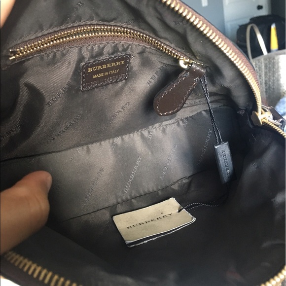 100% authentic Burberry sling bag - Picture 5 of 8