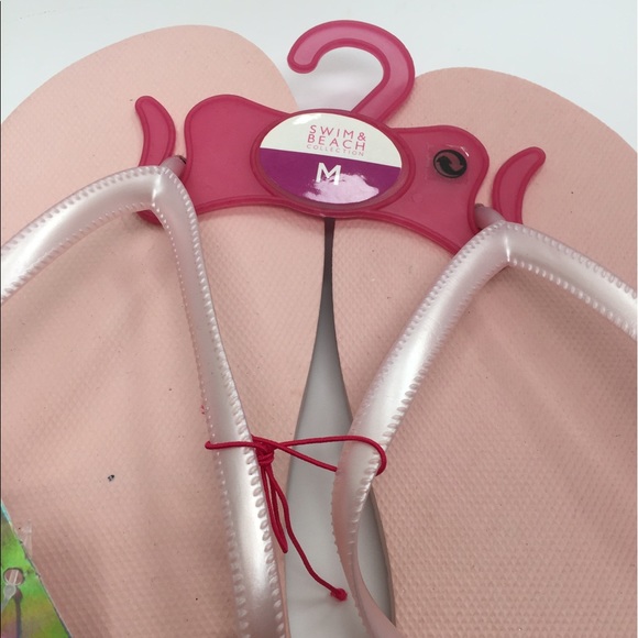 Cute pink flip flops - Picture 2 of 3