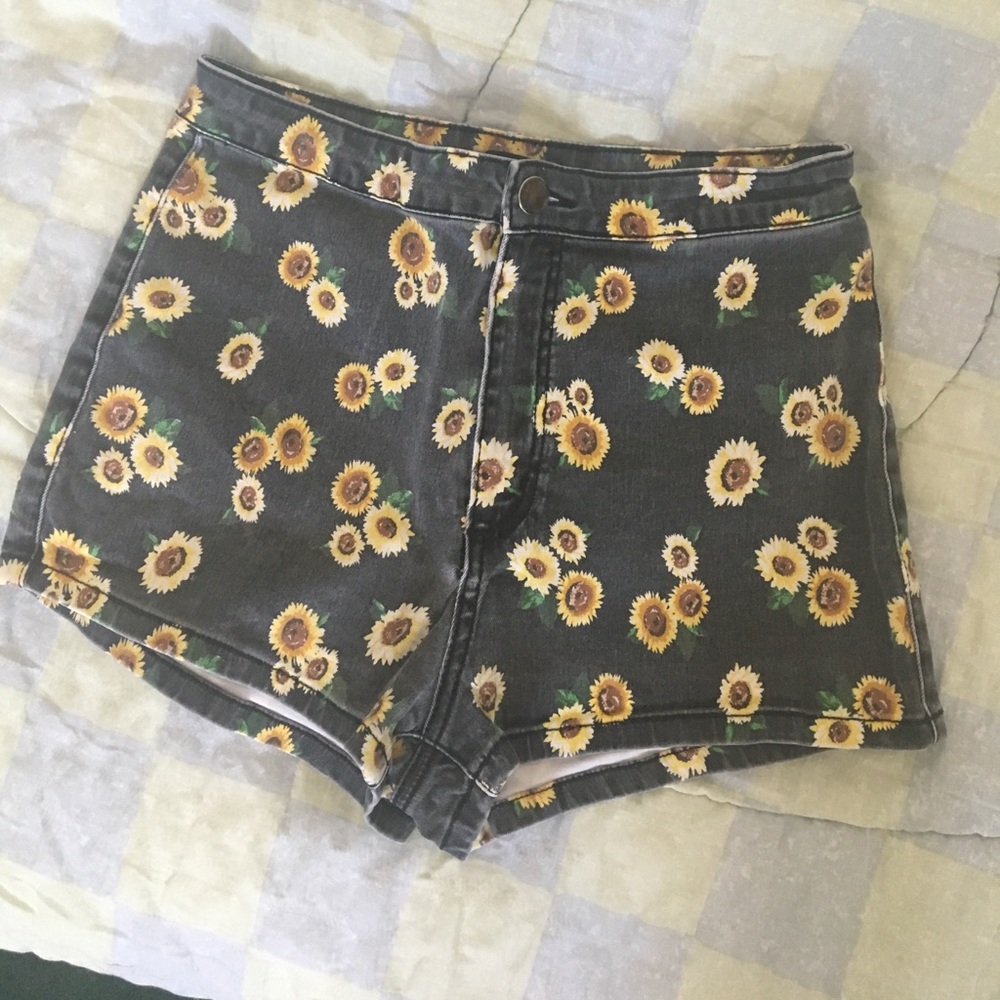 High Waisted Sunflower Print Shorts 🌻