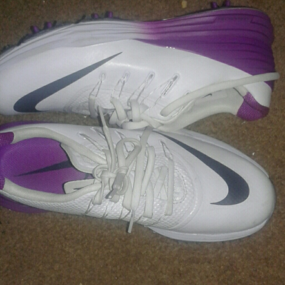 Women's Nike Cleats - Picture 4 of 4