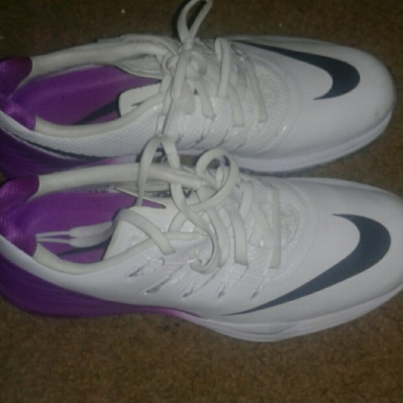 Women's Nike Cleats - Picture 2 of 4