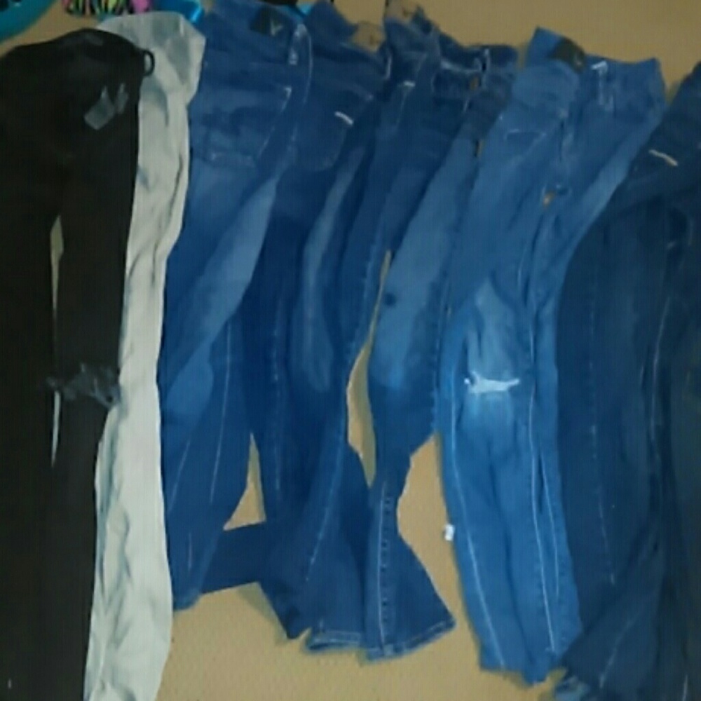 Tons of American Eagle pants