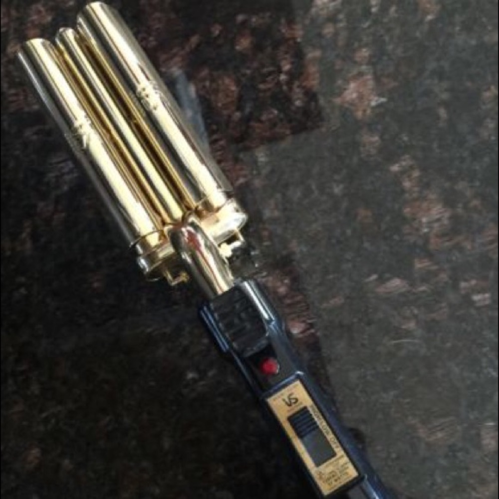 Vidal Sassoon Triple Barrel Curling Iron