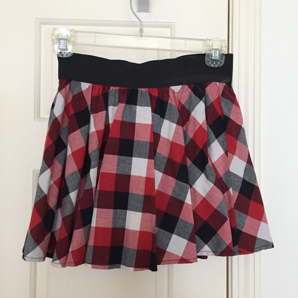 Patterned mini skirt