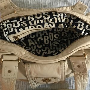 Marc Jacobs Totally Turnlock Quinn in Cream