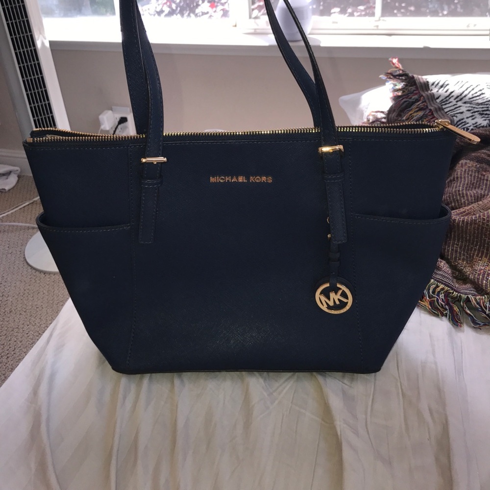 Navy Blue Michael Kors bucket tote