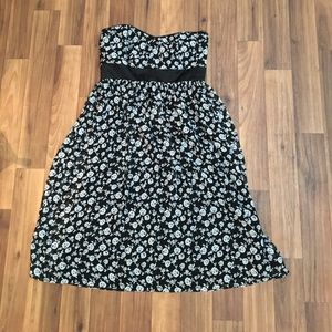 🖤Sweetheart Neckline Black & White Floral Dress🖤
