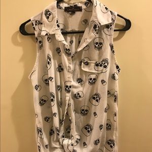 Black and white blouse💀