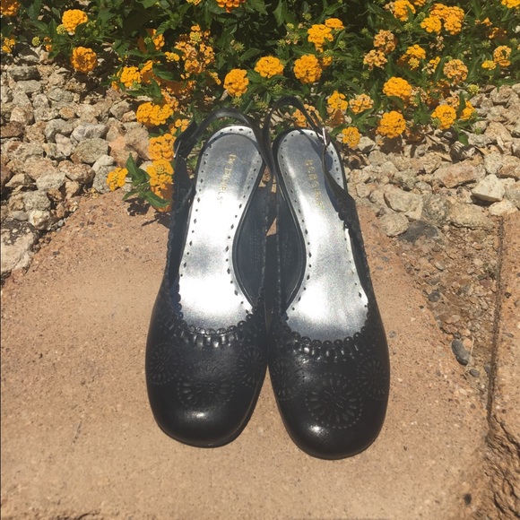 BCBGIRLS SHOES BLACK SZ 10 - Picture 1 of 6
