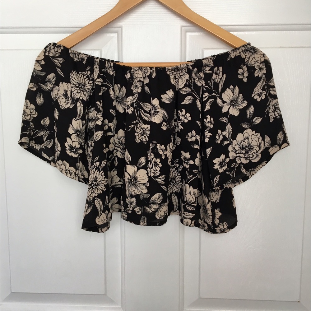 Sleeveless flower print crop top