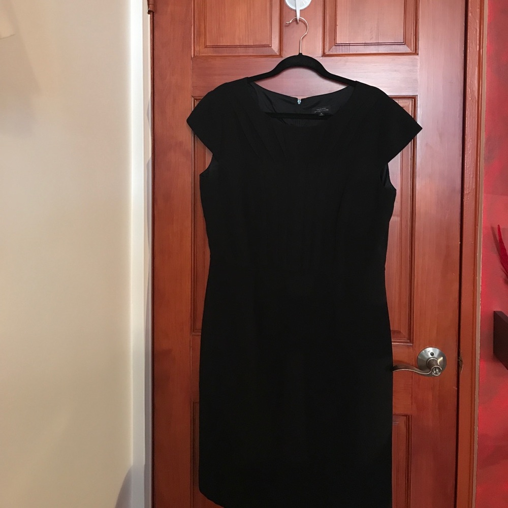Elegant brand new Tahari dress,size 14.