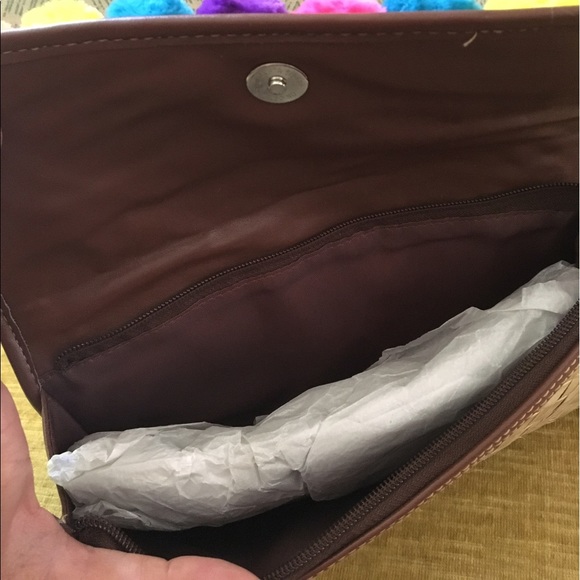 Woven Pompom Clutch - Picture 3 of 6