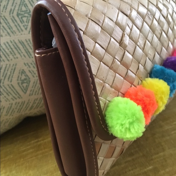 Woven Pompom Clutch - Picture 5 of 6