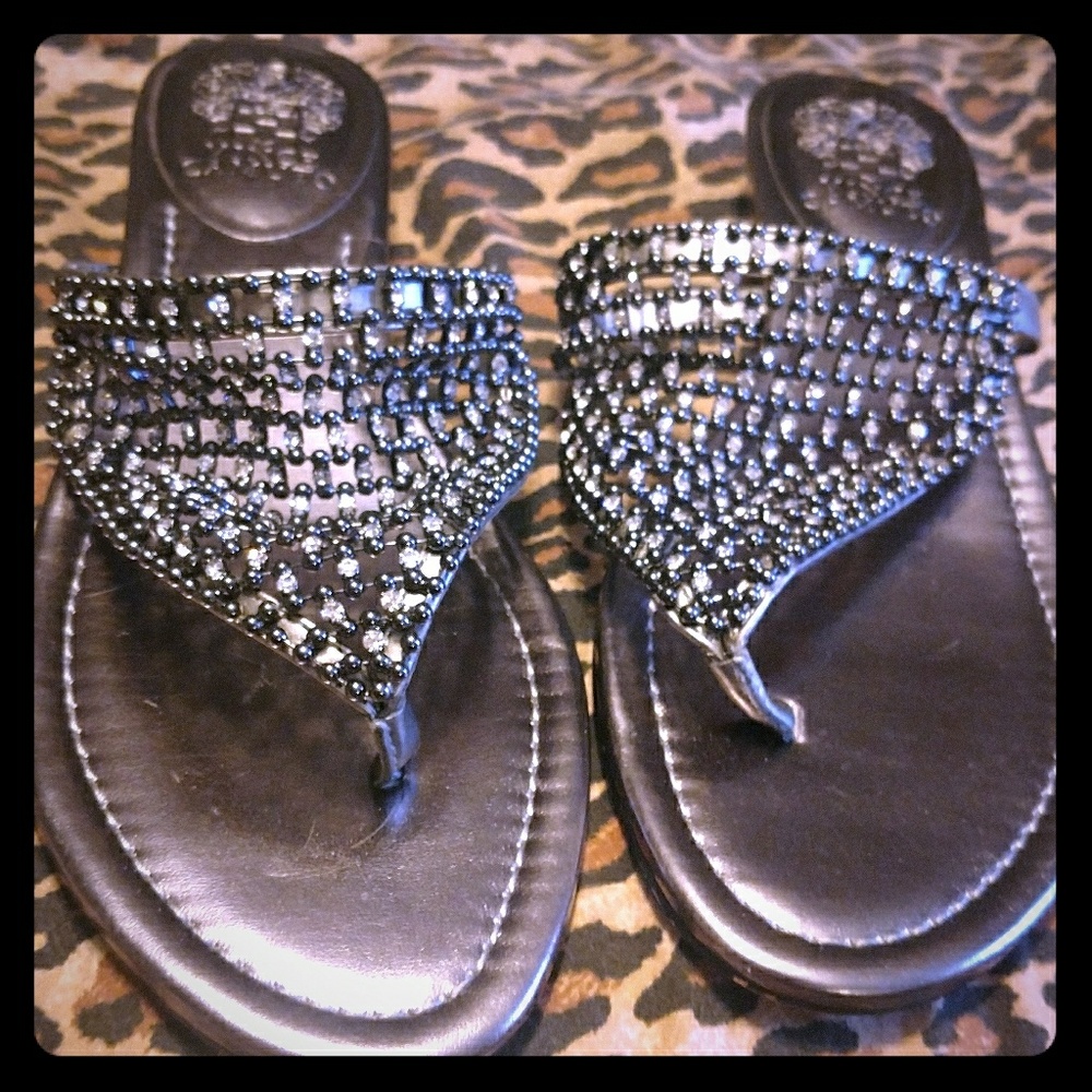 VINCE CAMUTO STEEL METALLIC SANDALS
