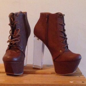 All season casual wear. Wear to girls night out.