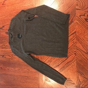 NWT Bloomingdales 100% Cashmere Sweater Great Gift