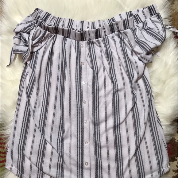 Tops - Cute bare shoulder Top