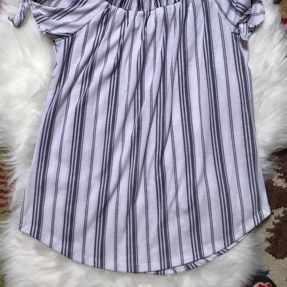 Cute bare shoulder Top - Picture 4 of 4