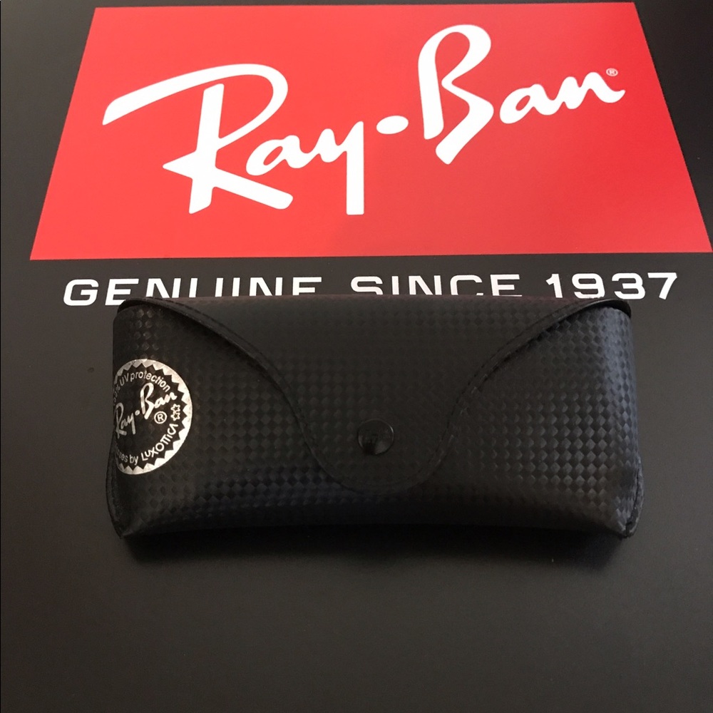 BRAND NEW RAY-BAN CARBON FIBER CASE!