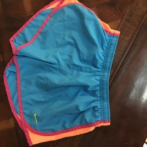 NIKE SHORTS