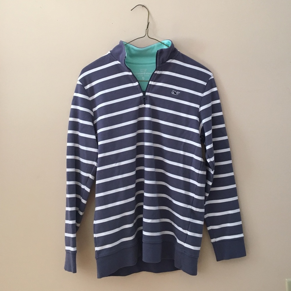 Boys size Large vineyard vines sweatshirt