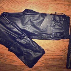 BCBGMAXAZRIA BLACK FAUX LEATHER PANT