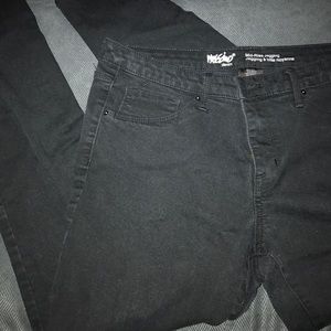 Black Mid-Rise Jeggings!