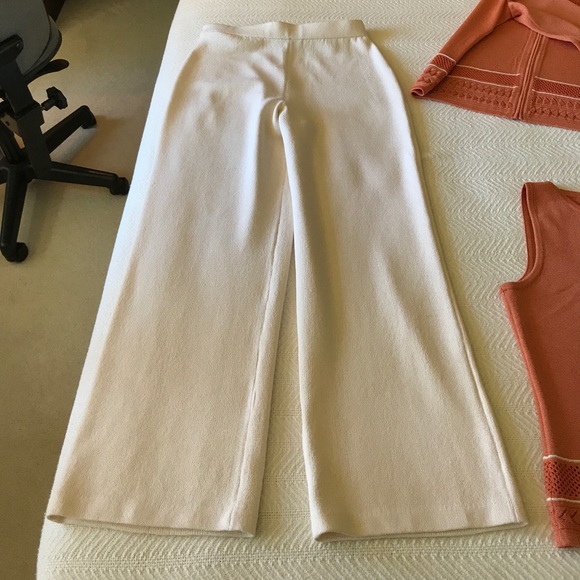 St. John Sport - Picture 4 of 7