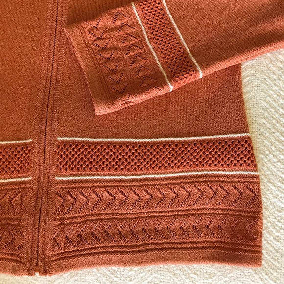 St. John Sport - Picture 5 of 7