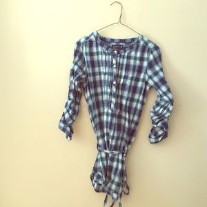 American Eagle size 2 long shirt blue/black/white