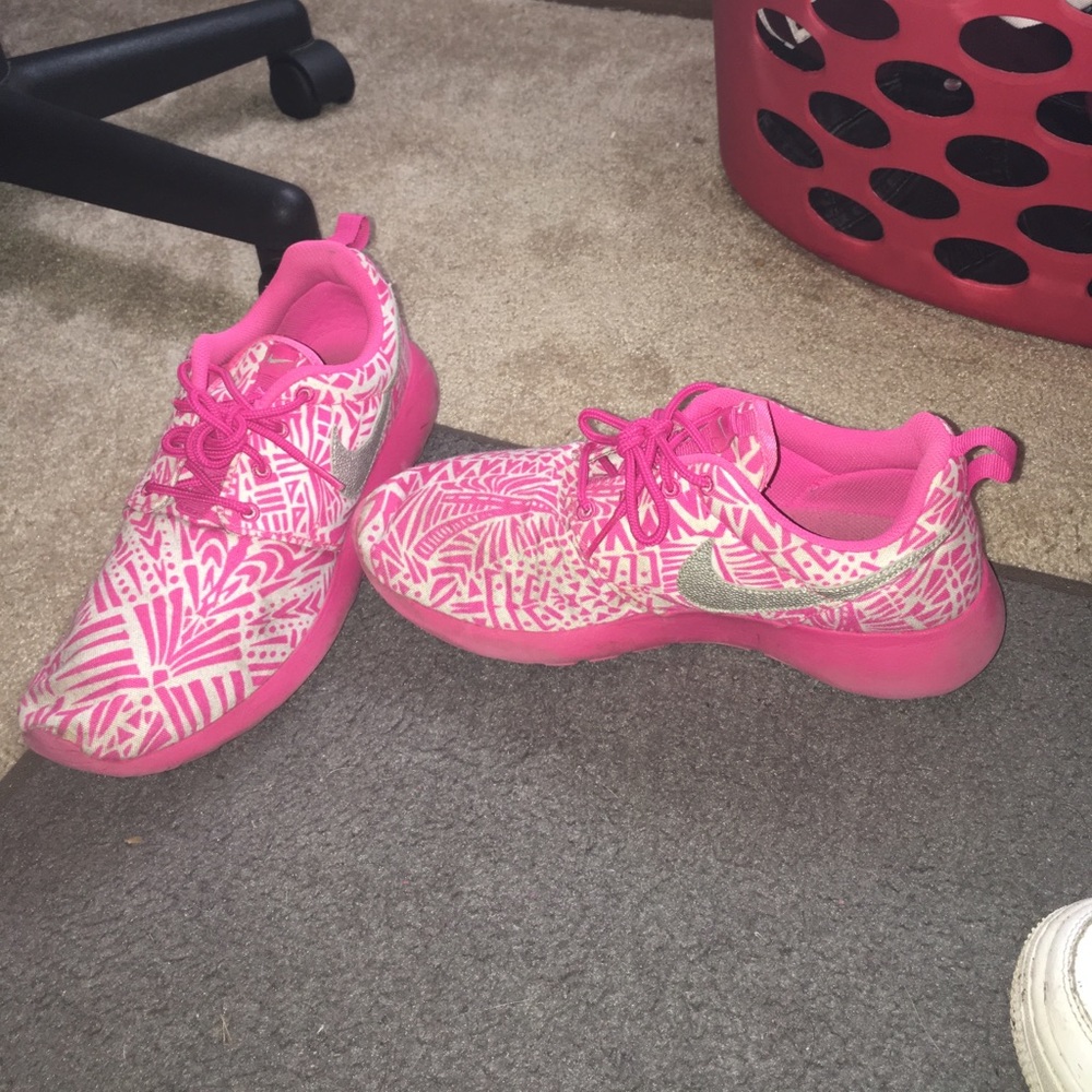 Nike Roshe Run Shoes Size 7