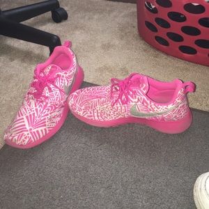 Nike Roshe Run Shoes Size 7