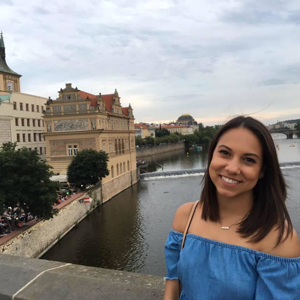 Meet your Posher, Maya