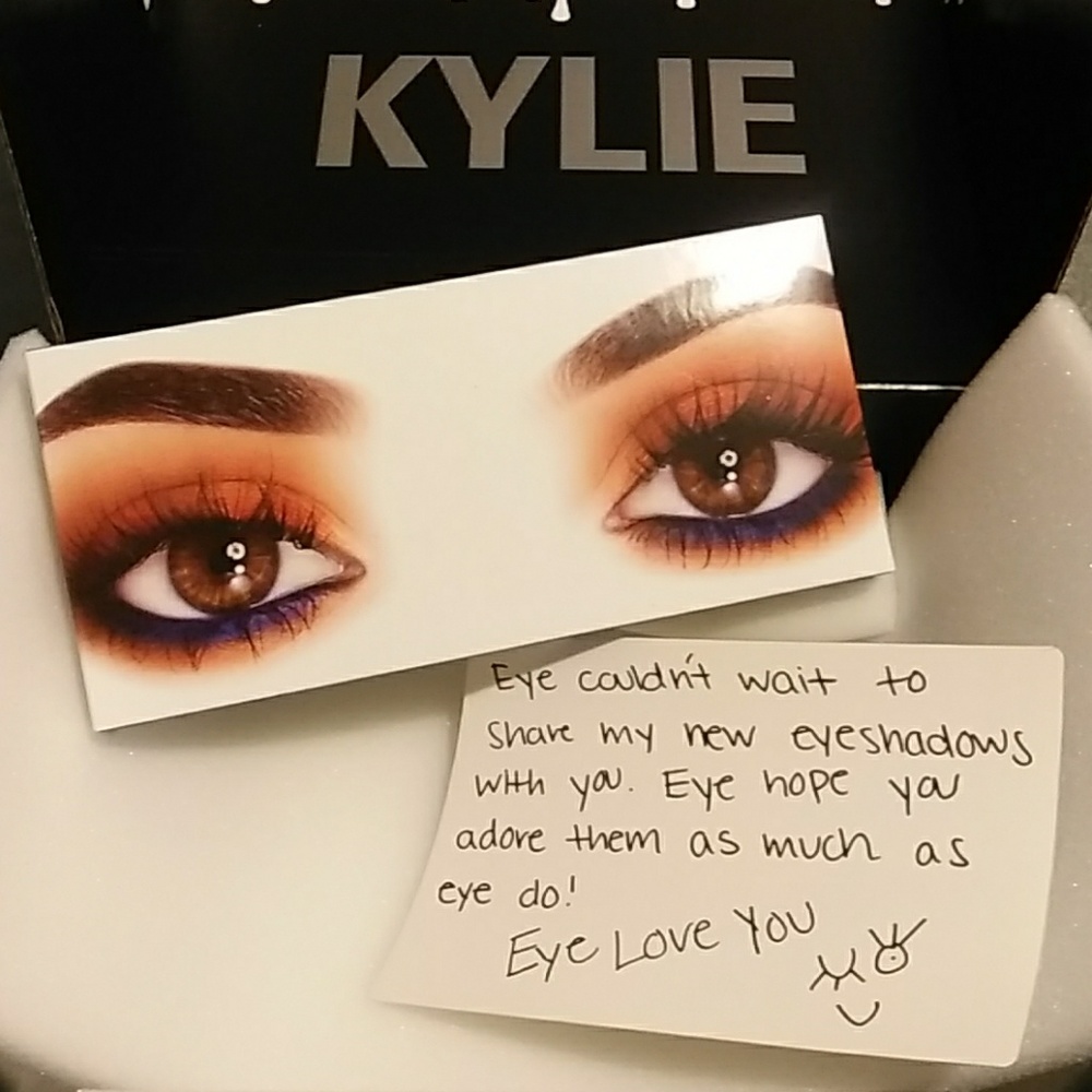 Kylie Jenner Peach palette.  🍑 🍑 🍑