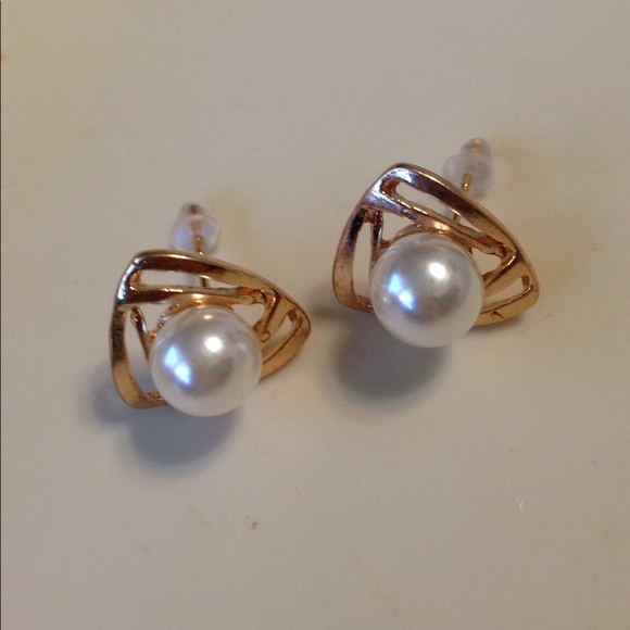 Last Pair! Faux Pearl Studs - Picture 2 of 3