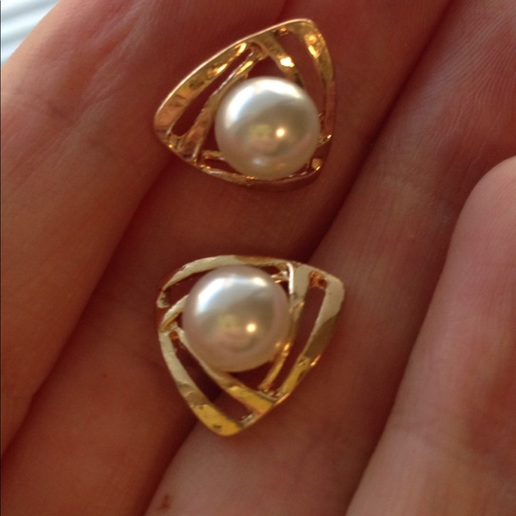 Last Pair! Faux Pearl Studs - Picture 3 of 3