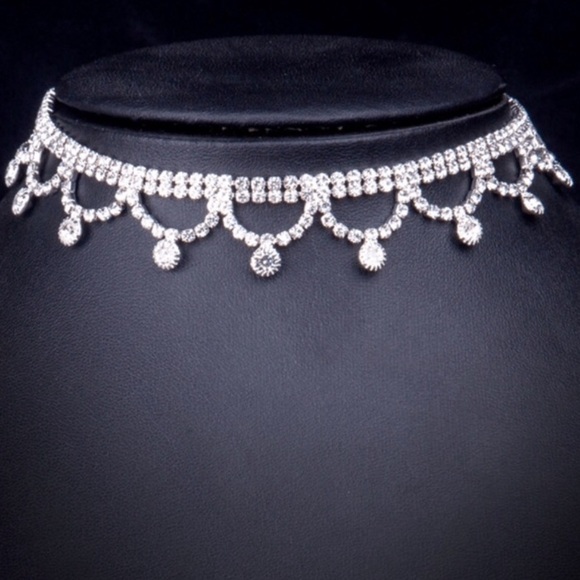 Jewelry - Rhinestone choker