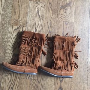 Super cute winter moccasins!