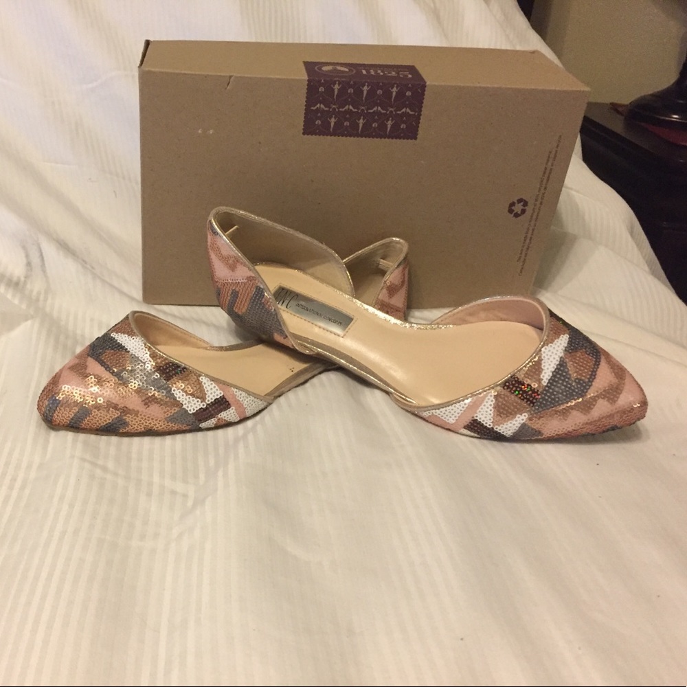 Closed toe , sequined flats