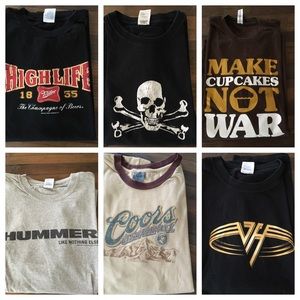 Bundle of men's novelty tees
