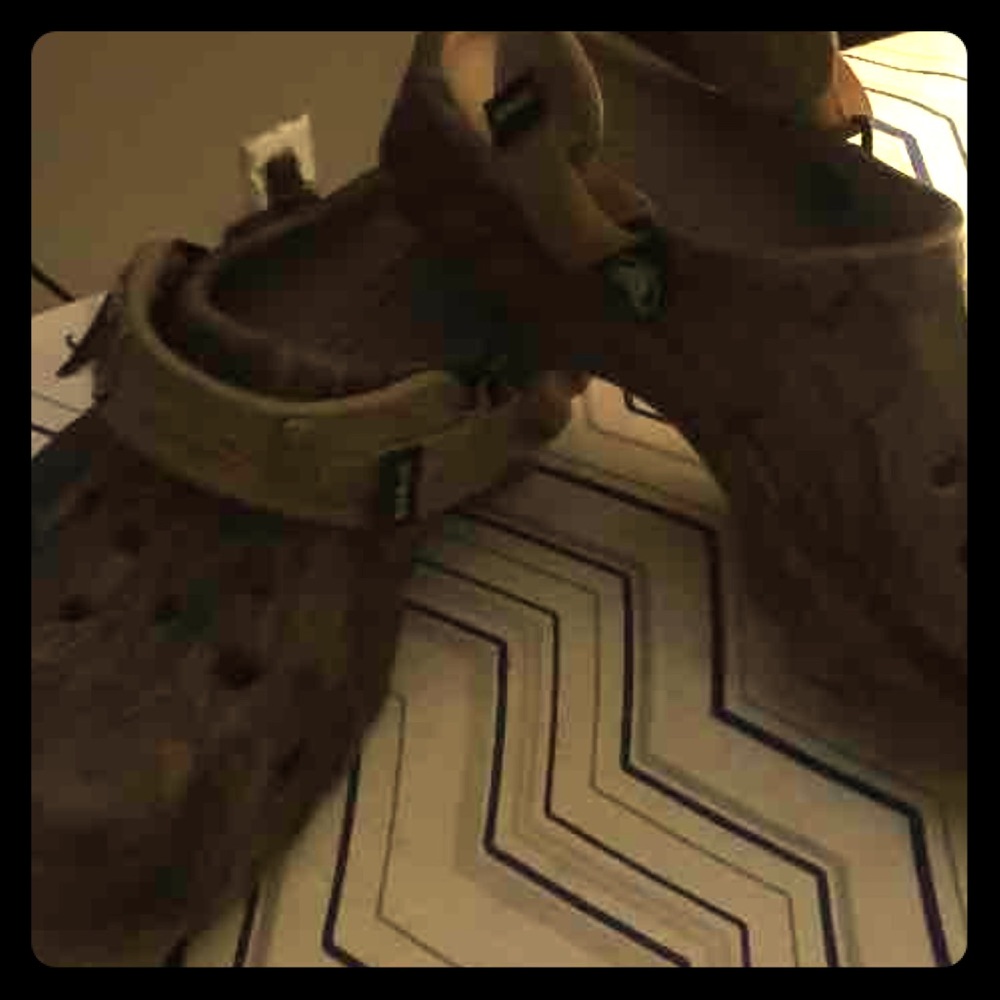 Camo crocs size 9 in women's or 7 in men's.