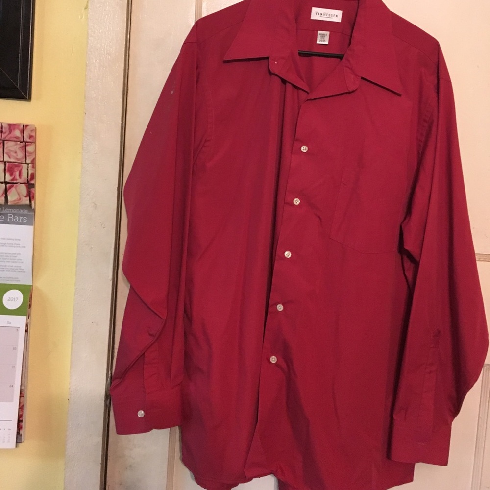 Men's Van Heusen long sleeve shirt.